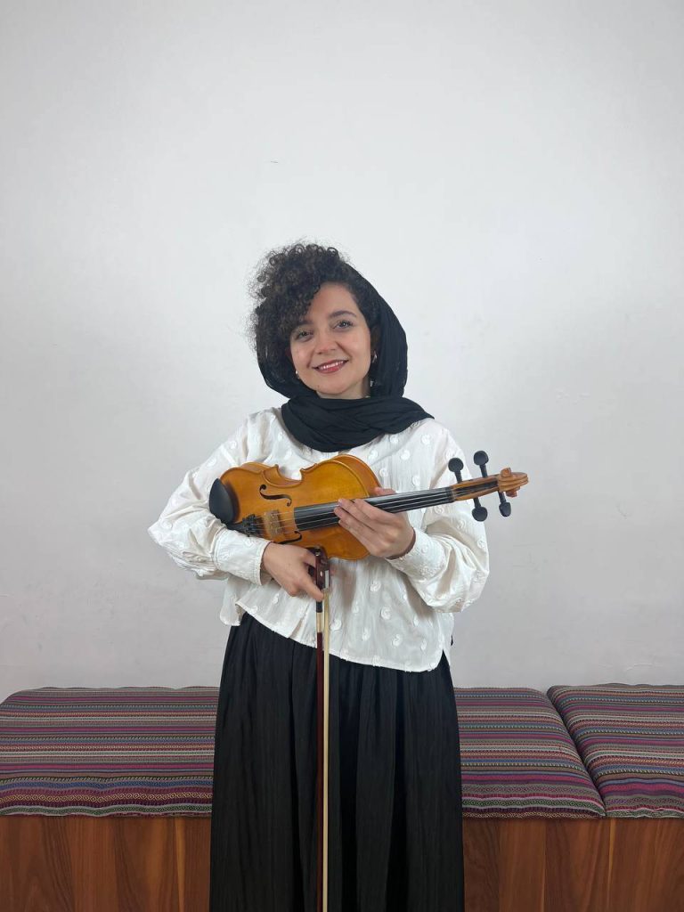 آذین اسماعیل زاده